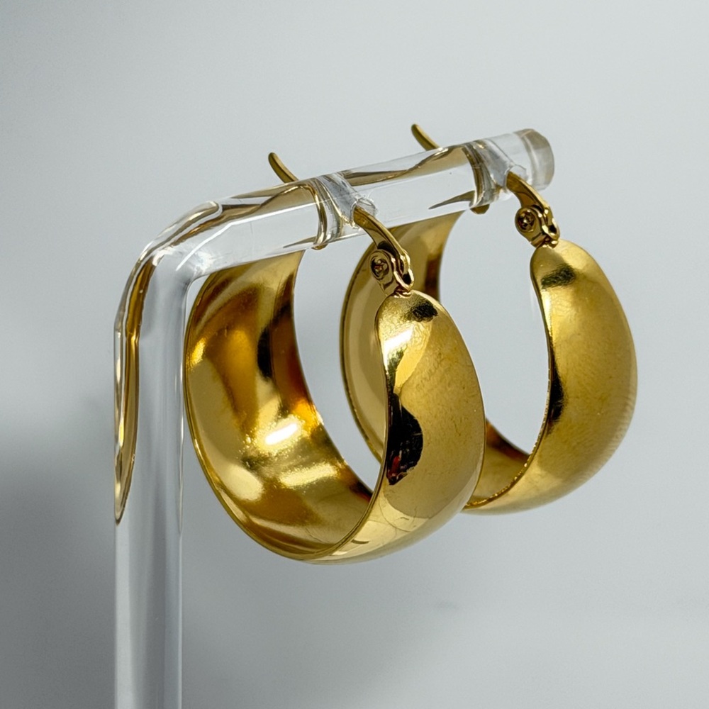 Light weight 14k Yellow Gold Hoops Earrings- For Sale !